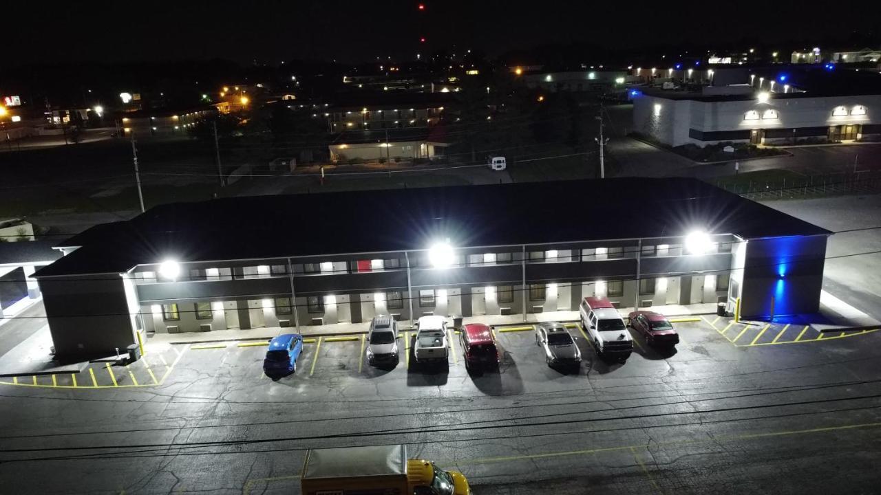 Days Inn By Wyndham Indianapolis East Post Road Exteriér fotografie