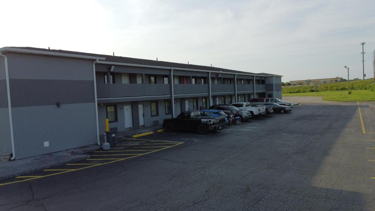 Days Inn By Wyndham Indianapolis East Post Road Exteriér fotografie